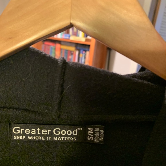 Embroidered fleece jacket with 1 button, pockets and a hoodie. - Picture 2 of 4